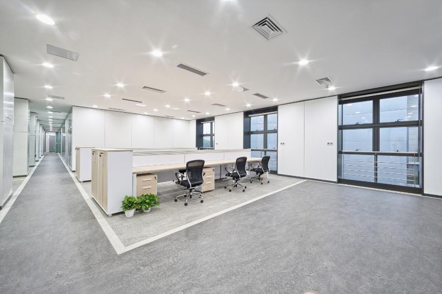 Büroreinigung nach der Arbeit